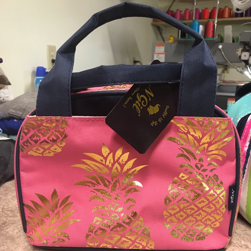Insulated lunch tote
